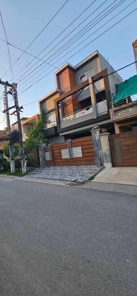 Slightly Used 9 Marla House For Sale – Gated Community, PCSIR Phase 2 Block A, Lahore